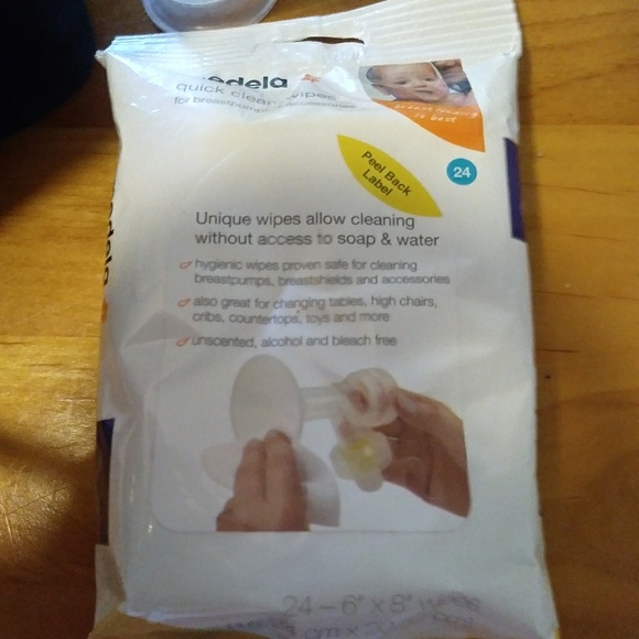 Medela Breastpump & Bag (w/featured accessories) - Picture 6 of 7